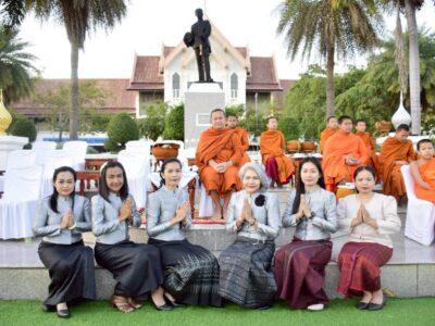 สำนักตรวจเงินแผ่นดินจังหวัดสุรินทร์ ร่วมกิจกรรม โครงการผู้ว่าฯ พาแต่งชุดไทย ทำบุญใส่บาตรกับช้าง ทุกวันเสาร์