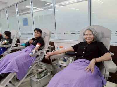 สำนักตรวจเงินแผ่นดินจังหวัดสุรินทร์ เข้าร่วมกิจกรรมพลังน้ำใจชาวสุรินทร์ รวมใจบริจาคโลหิตสำรองช่วยทหารปฏิบัติหน้าที่ เพื่อสำรองโลหิต ใช้ในสถานการณ์ฉุกเฉิน